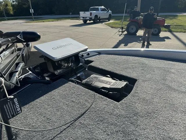 Slide: The Image of Phoenix Bass Boat 921 ELITE 2025 - 12