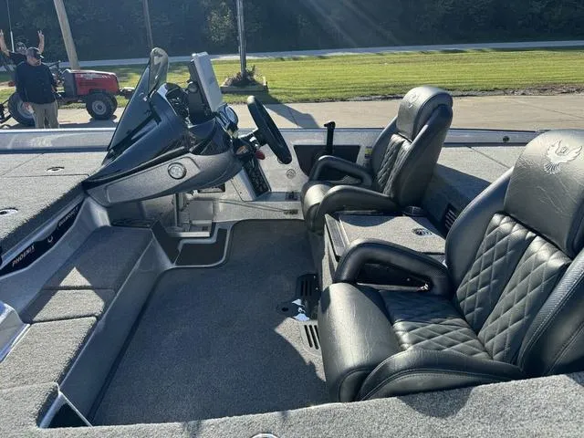 Slide: The Image of Phoenix Bass Boat 921 ELITE 2025 - 14
