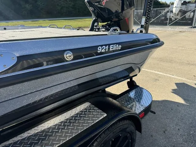 Slide: The Image of Phoenix Bass Boat 921 ELITE 2025 - 17
