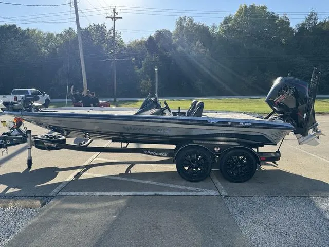 Slide: The Image of Phoenix Bass Boat 921 ELITE 2025 - 18