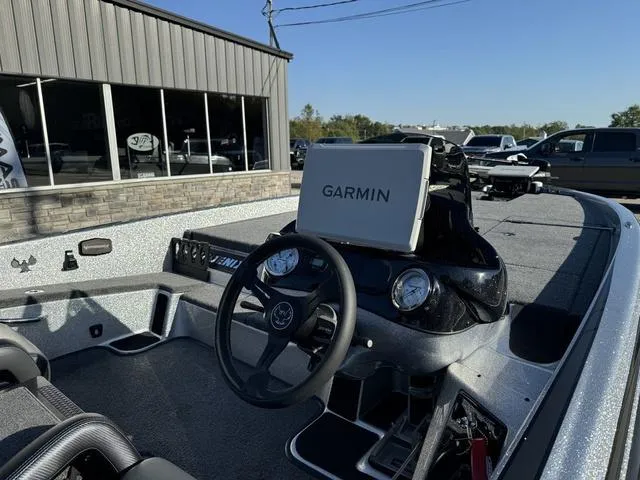 Slide: The Image of Phoenix Bass Boat 921 ELITE 2025 - 5