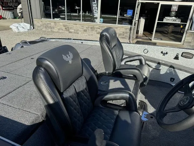 Slide: The Image of Phoenix Bass Boat 921 ELITE 2025 - 6
