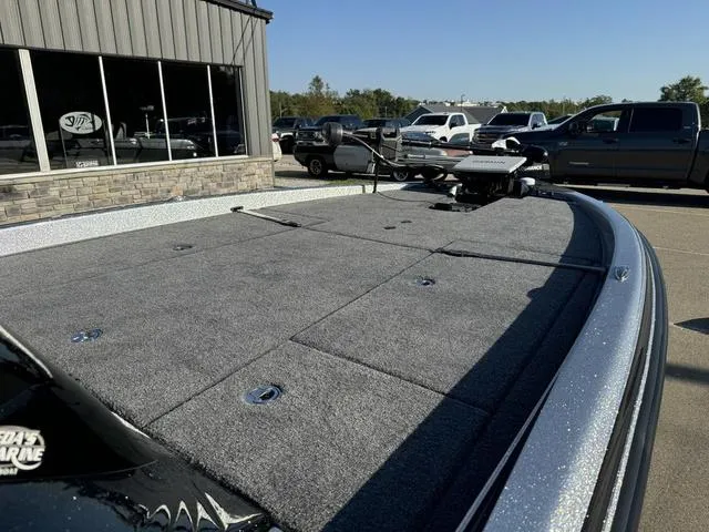 Slide: The Image of Phoenix Bass Boat 921 ELITE 2025 - 7