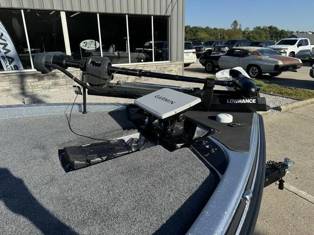 Slide: The Image of Phoenix Bass Boat 921 ELITE 2025 - 8