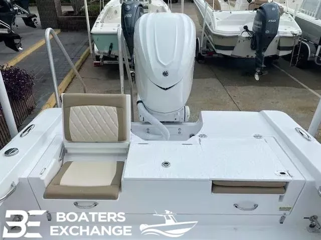 Slide: The Image of Everglades 253 Center Console 2025 - 3