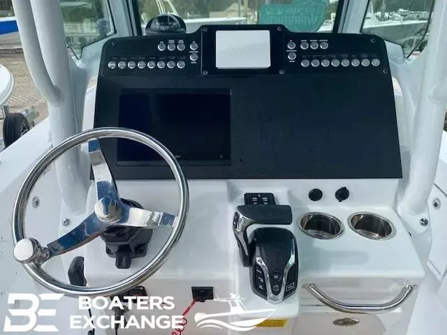 Slide: The Image of Everglades 253 Center Console 2025 - 7