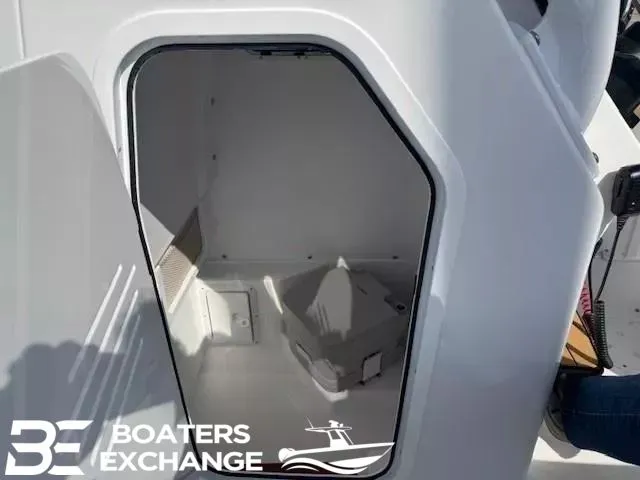 Slide: The Image of Everglades 253 Center Console 2025 - 8