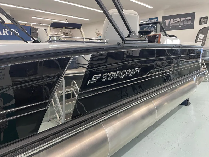Slide: The Image of 2025 Starcraft RX 25 Q DC pontoon boat in showroom. - 4