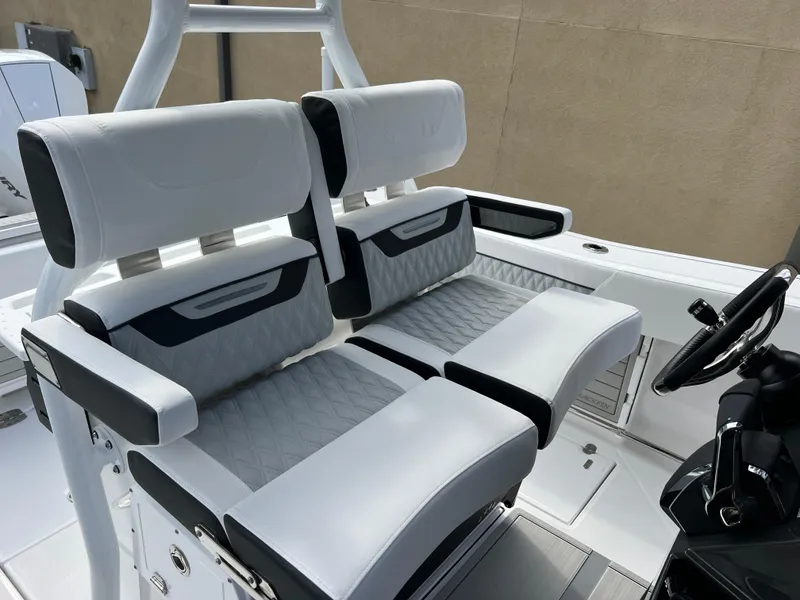 Slide: The Image of Blackfin 272 CC 2025 - 50