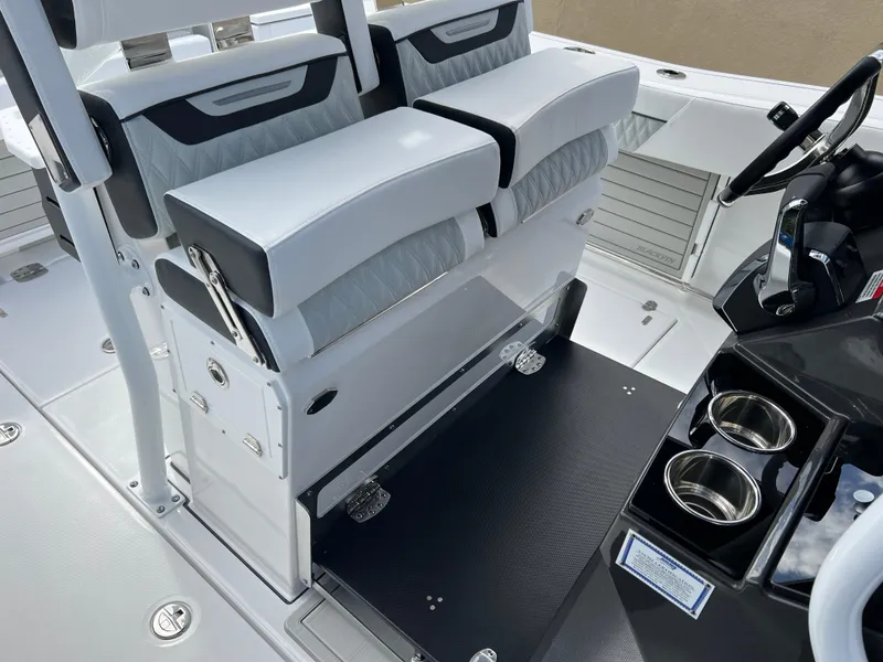 Slide: The Image of Blackfin 272 CC 2025 - 51