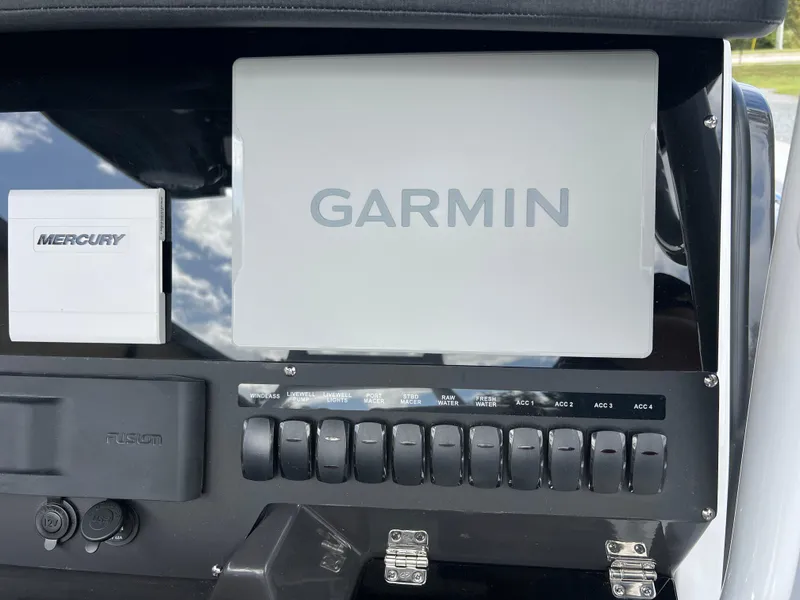 Slide: The Image of Blackfin 272 CC 2025 - 55