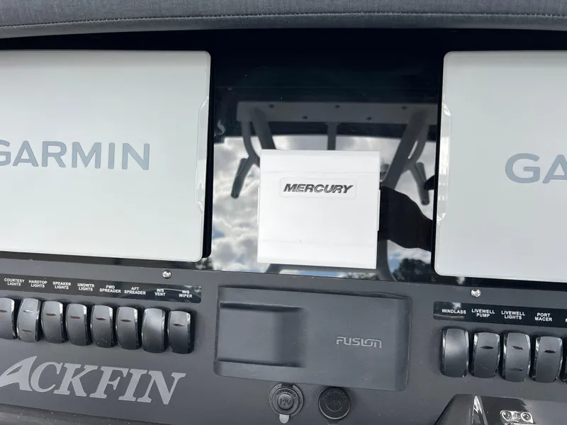 Slide: The Image of Blackfin 272 CC 2025 - 56