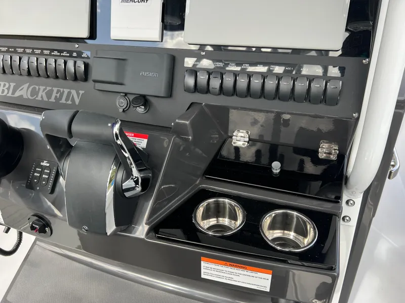 Slide: The Image of Blackfin 272 CC 2025 - 60