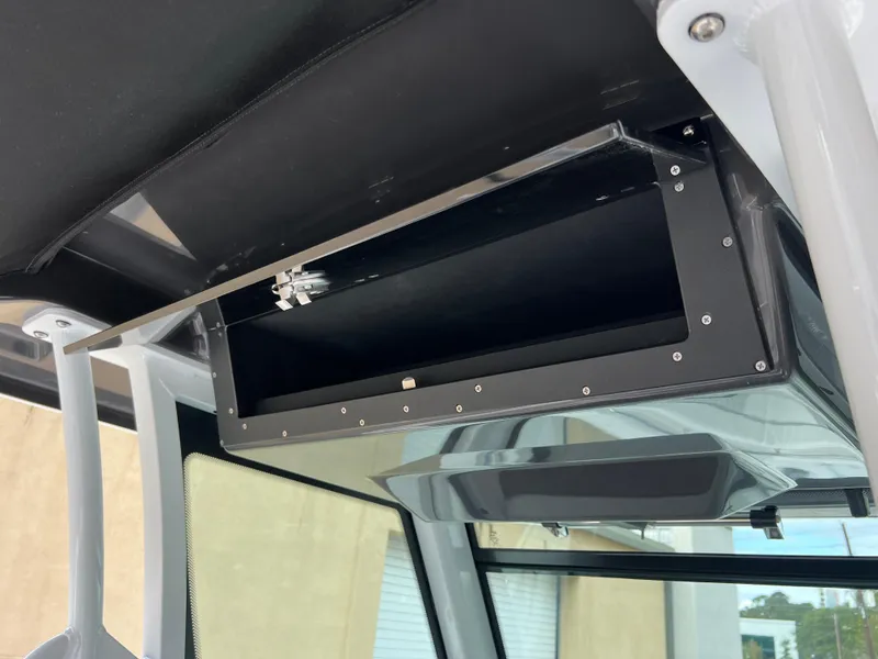 Slide: The Image of Blackfin 272 CC 2025 - 63