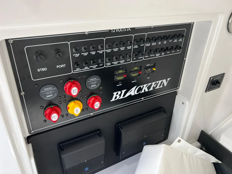 Slide: The Image of Blackfin 272 CC 2025 - 69