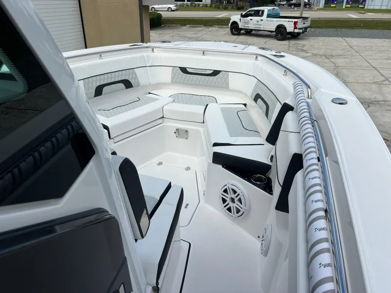 Slide: The Image of Blackfin 272 CC 2025 - 71