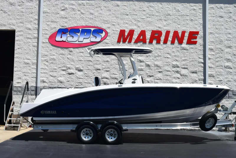 The Image of 2025 Yamaha Boats 255 FSH Sport E displayed at GSPS Marine dealership. - 1