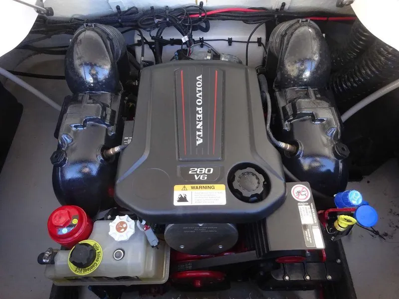 Slide: The Image of 2023 Four Winns H2 Sterndrive engine, Volvo Penta 280 V6, detailed view. - 20