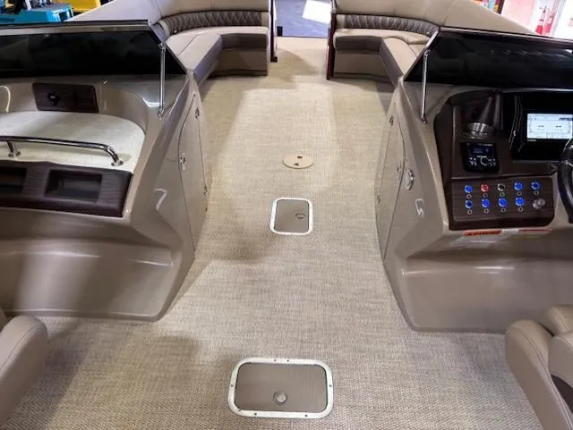 Slide: The Image of Interior of 2021 Bennington QX 30 QXSBWA X2 Wide Beam pontoon boat. - 14