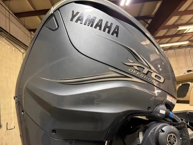 Slide: The Image of Yamaha XTO Offshore engine on 2021 Bennington QX 30 QXSBWA X2 Wide Beam boat. - 3