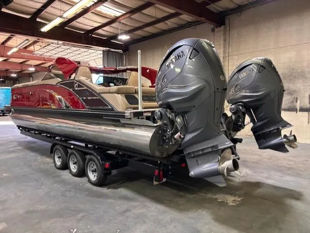 Slide: The Image of 2021 Bennington QX 30 QXSBWA X2 Wide Beam pontoon boat with dual Yamaha engines. - 6