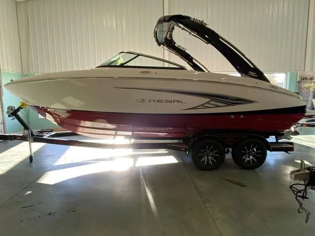 Slide: The Image of 2025 Regal LS4 boat on trailer in indoor showroom. - 9