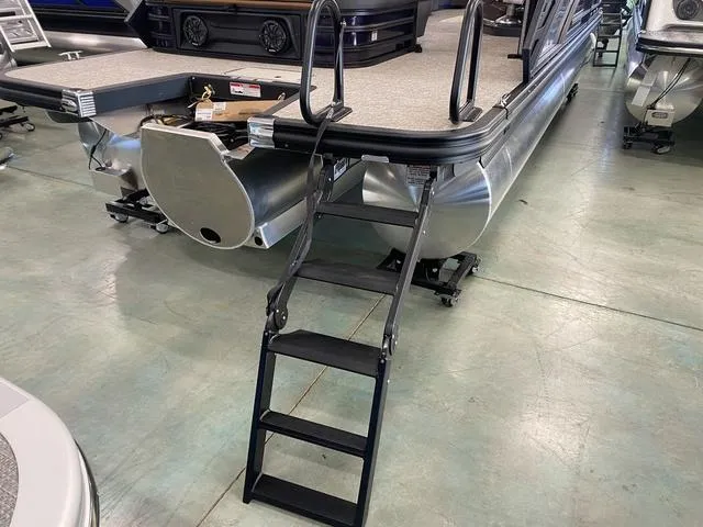 Slide: The Image of 2025 Bennington 24' MSB Tri-Toon boat with rear ladder in showroom. - 6