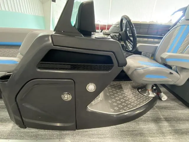 Slide: The Image of Bennington 24 MSR Tri-Toon 2025 - 17