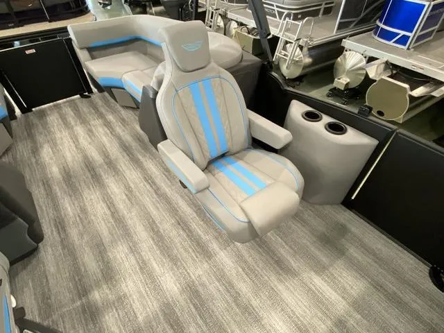 Slide: The Image of Bennington 24 MSR Tri-Toon 2025 - 19