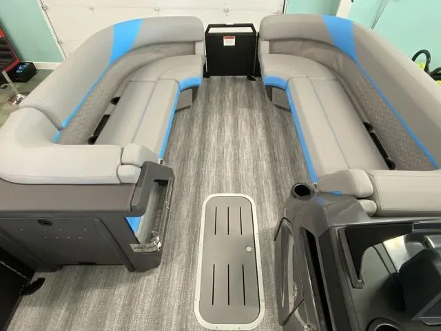 Slide: The Image of Bennington 24 MSR Tri-Toon 2025 - 24