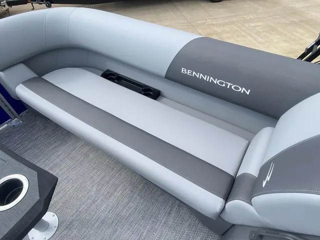 Slide: The Image of 2024 Bennington 20 SVSR-SPS pontoon boat layout, top view. - 14