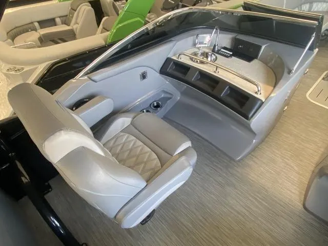 Slide: The Image of Bennington 28 QXCWWA-I/O 2021 - 16