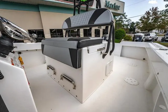 Slide: The Image of Twin Vee 310 GF 2021 - 11