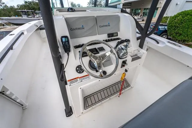 Slide: The Image of Twin Vee 310 GF 2021 - 13