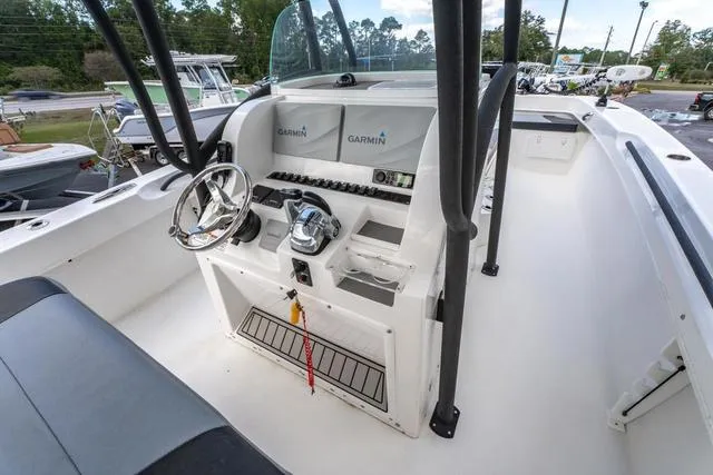 Slide: The Image of Twin Vee 310 GF 2021 - 15