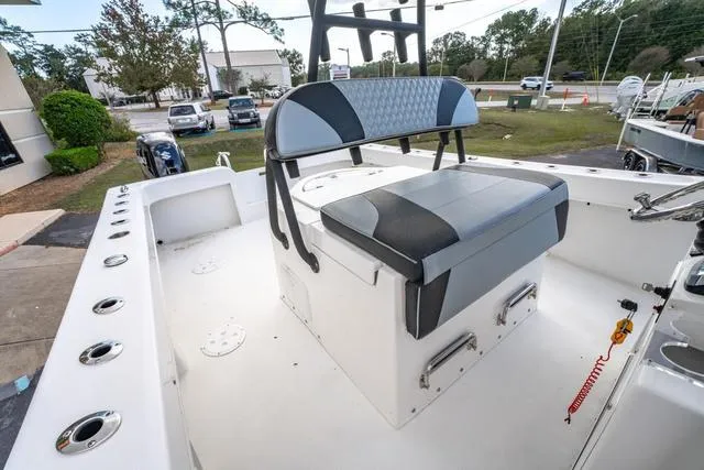 Slide: The Image of Twin Vee 310 GF 2021 - 16