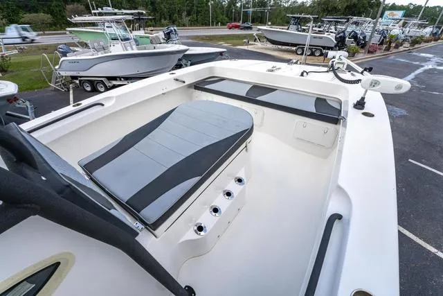 Slide: The Image of Twin Vee 310 GF 2021 - 17