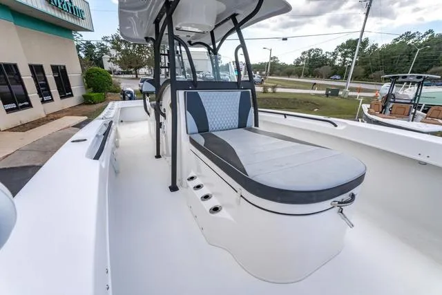 Slide: The Image of Twin Vee 310 GF 2021 - 18