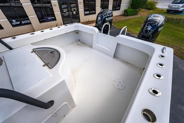 Slide: The Image of Twin Vee 310 GF 2021 - 6