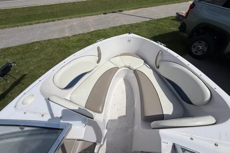 Slide: The Image of 1997 Four Winns 170 Horizon Ski/Fish boat with spacious bow seating area. - 8