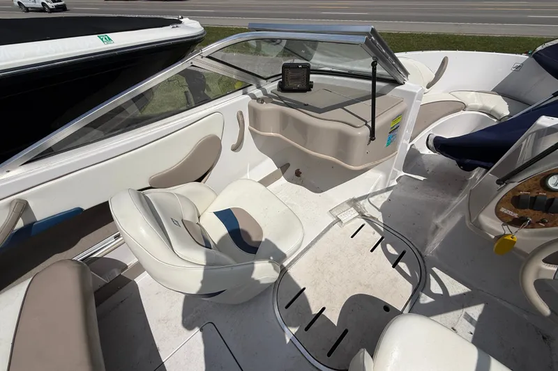 Slide: The Image of 1997 Four Winns 170 Horizon Ski/Fish boat interior with seating and dashboard view. - 16