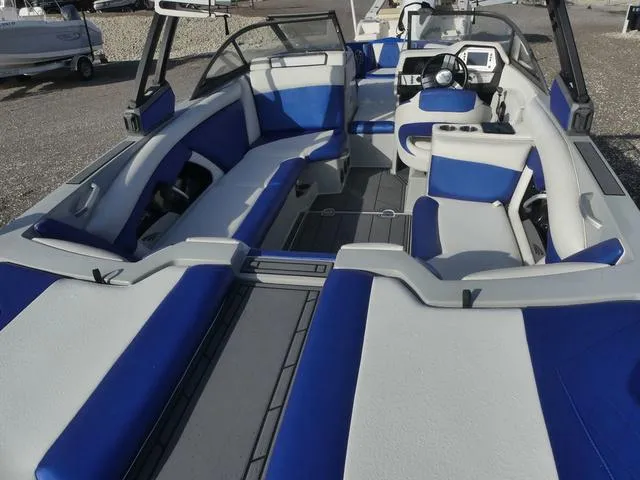 Slide: The Image of Tigé R23 2019 - 15