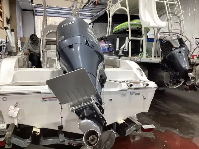 Slide: The Image of Sea Fox 206 Commander 2022 - 7