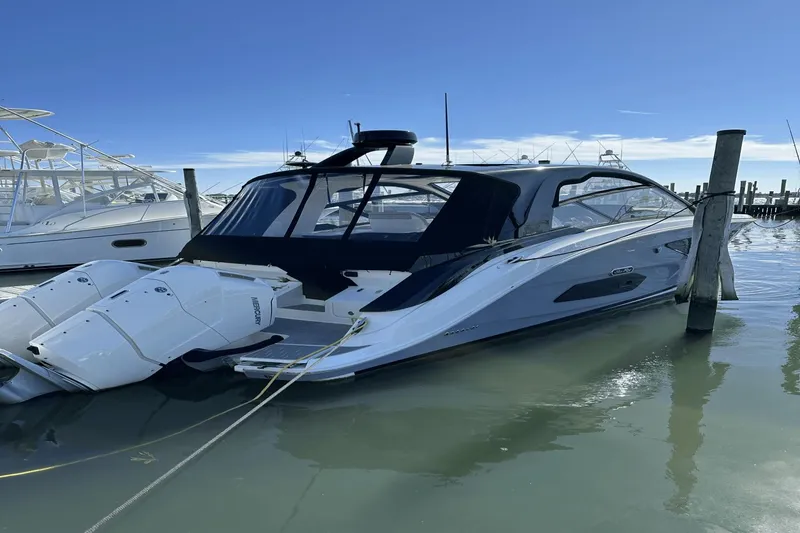 Slide: The Image of Sea Ray 370 Sundancer Outboard 2023 - 1