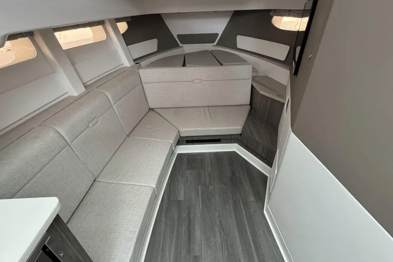 Slide: The Image of Sea Ray 370 Sundancer Outboard 2023 - 69