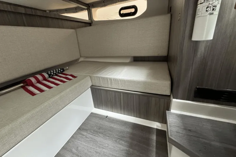 Slide: The Image of Sea Ray 370 Sundancer Outboard 2023 - 79