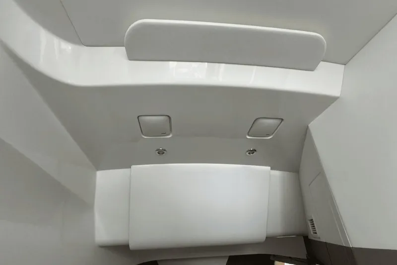 Slide: The Image of Sea Ray 370 Sundancer Outboard 2023 - 85