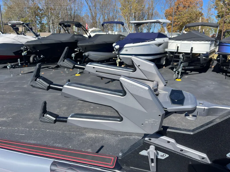 Slide: The Image of Malibu Wakesetter 24 MXZ 2025 - 12