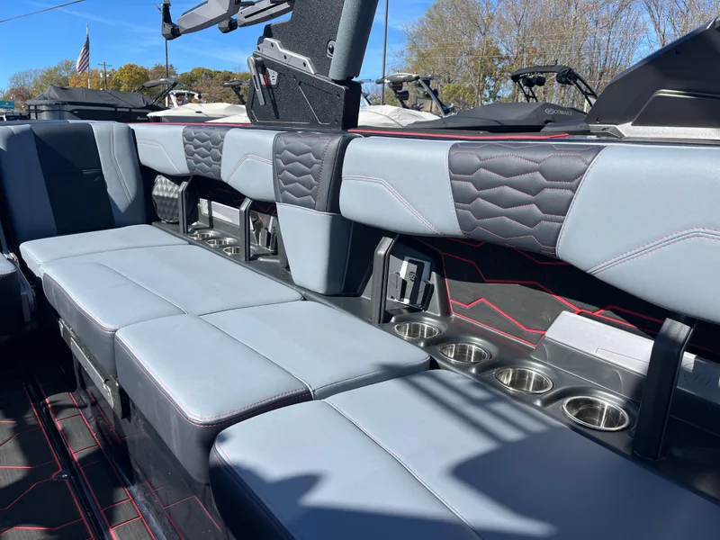 Slide: The Image of Malibu Wakesetter 24 MXZ 2025 - 13