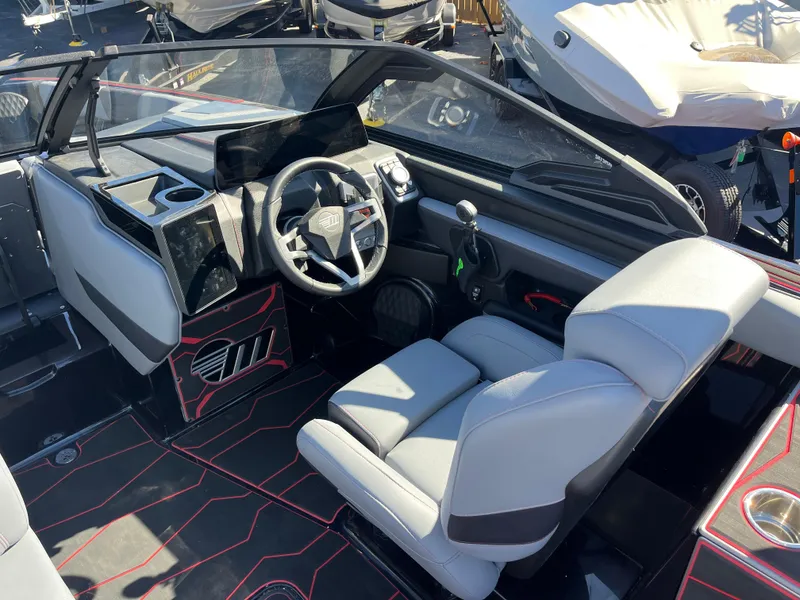 Slide: The Image of Malibu Wakesetter 24 MXZ 2025 - 16